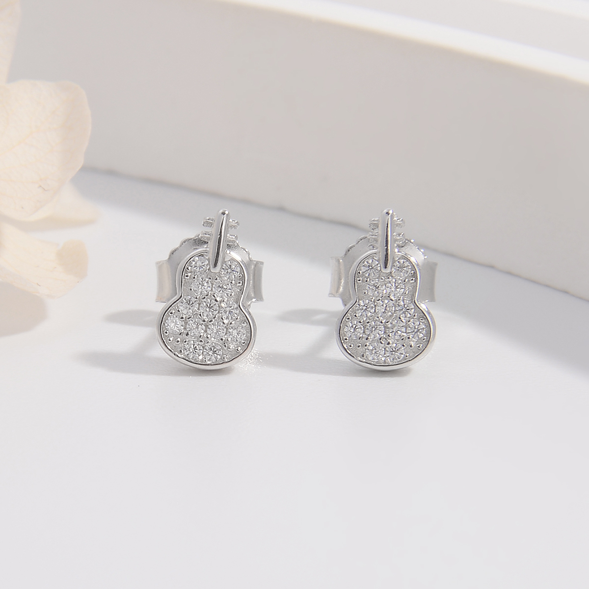 1 Pair Simple Style Guitar Plating Inlay Sterling Silver Zircon White Gold Plated Rhodium Plated Ear Studs display picture 2