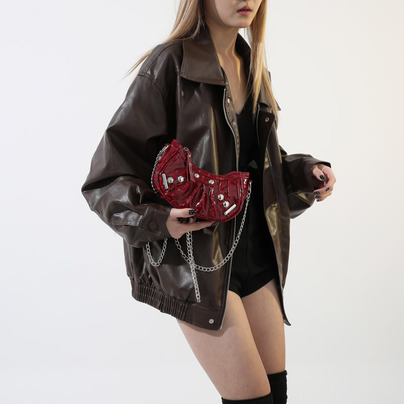 Women's Pu Leather Solid Color Classic Style Sewing Thread Rivet Dumpling Shape Zipper Shoulder Bag display picture 10
