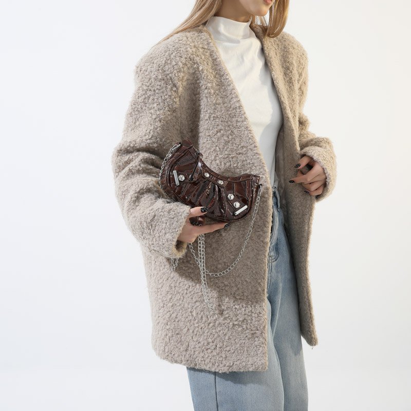 Women's Pu Leather Solid Color Classic Style Sewing Thread Rivet Dumpling Shape Zipper Shoulder Bag display picture 13