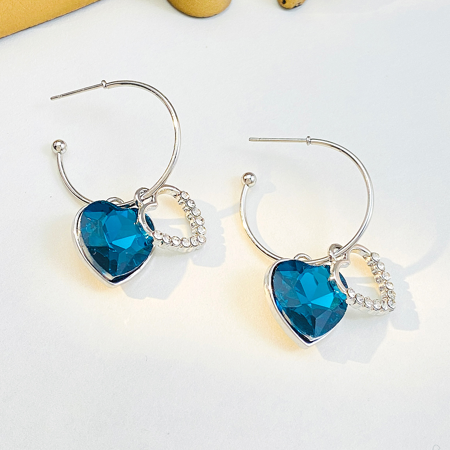 1 Pair Elegant Simple Style Heart Shape Alloy Drop Earrings display picture 5