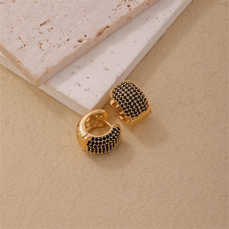 1 Piece Casual Simple Style Geometric Copper Zircon Gold Plated Silver Plated Huggie Earrings display picture 6