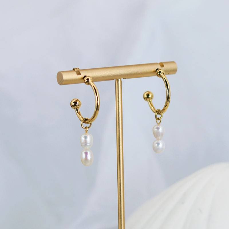 1 Pair Simple Style Geometric 304 Stainless Steel Freshwater Pearl Freshwater Pearl 18K Gold Plated Drop Earrings display picture 2