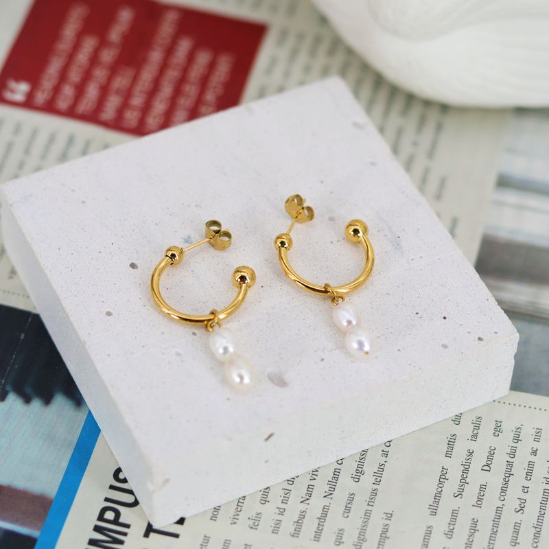 1 Pair Simple Style Geometric 304 Stainless Steel Freshwater Pearl Freshwater Pearl 18K Gold Plated Drop Earrings display picture 5
