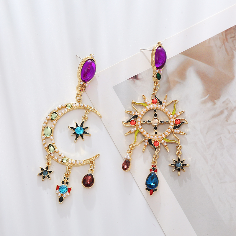 1 Pair Elegant Luxurious Sun Moon Plating Inlay Alloy Artificial Pearls Resin Rhinestones Gold Plated Drop Earrings display picture 5