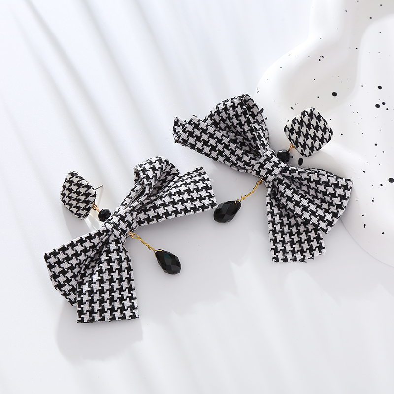 1 Pair Elegant Classic Style Houndstooth Bow Knot Inlay Alloy Cloth Artificial Crystal Gold Plated Drop Earrings display picture 2