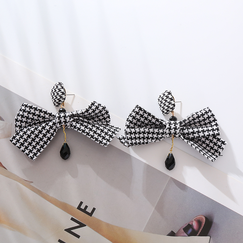 1 Pair Elegant Classic Style Houndstooth Bow Knot Inlay Alloy Cloth Artificial Crystal Gold Plated Drop Earrings display picture 5