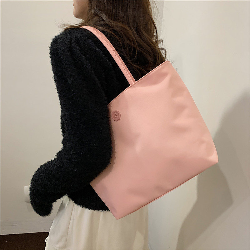 Women's Nylon Solid Color Classic Style Square Zipper Shoulder Bag display picture 1