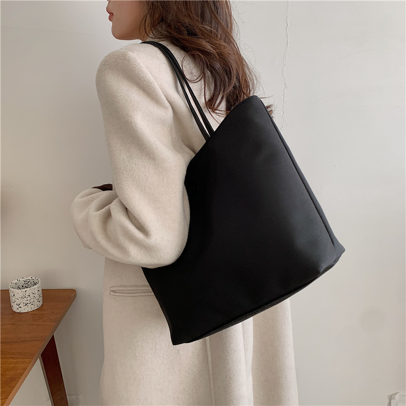Women's Nylon Solid Color Classic Style Square Zipper Shoulder Bag display picture 2