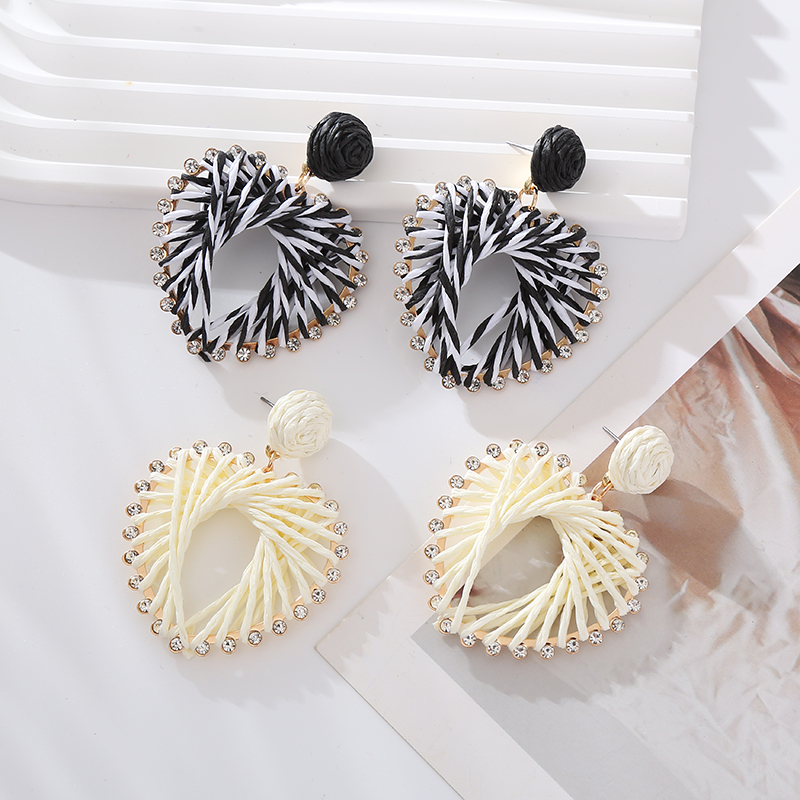 1 Pair Elegant Sweet Heart Shape Inlay Alloy Raffia Rhinestones Gold Plated Drop Earrings display picture 4