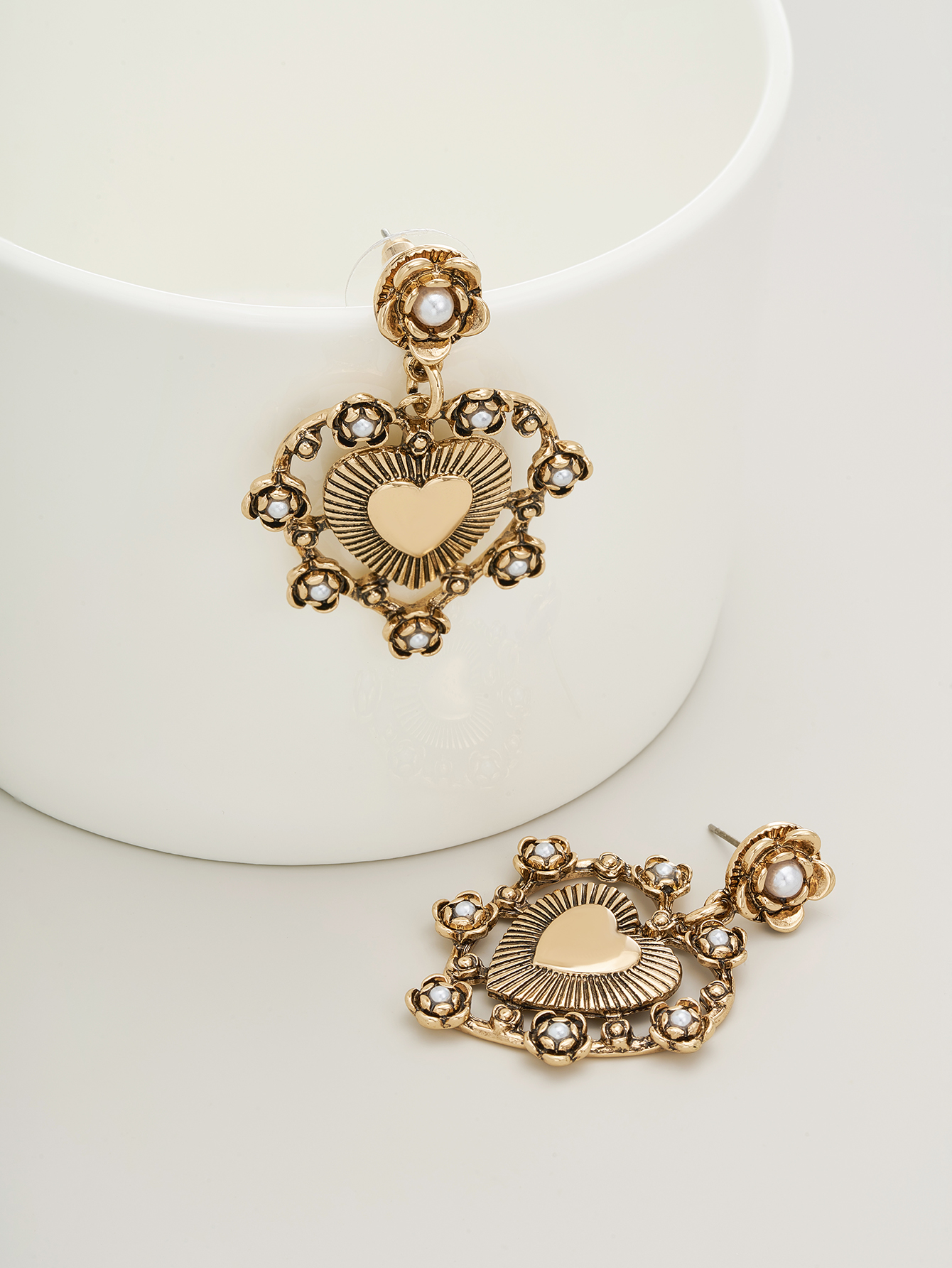 1 Pair Vintage Style Commute Heart Shape Flower Plating Inlay Alloy Artificial Pearls 14k Gold Plated Drop Earrings display picture 4