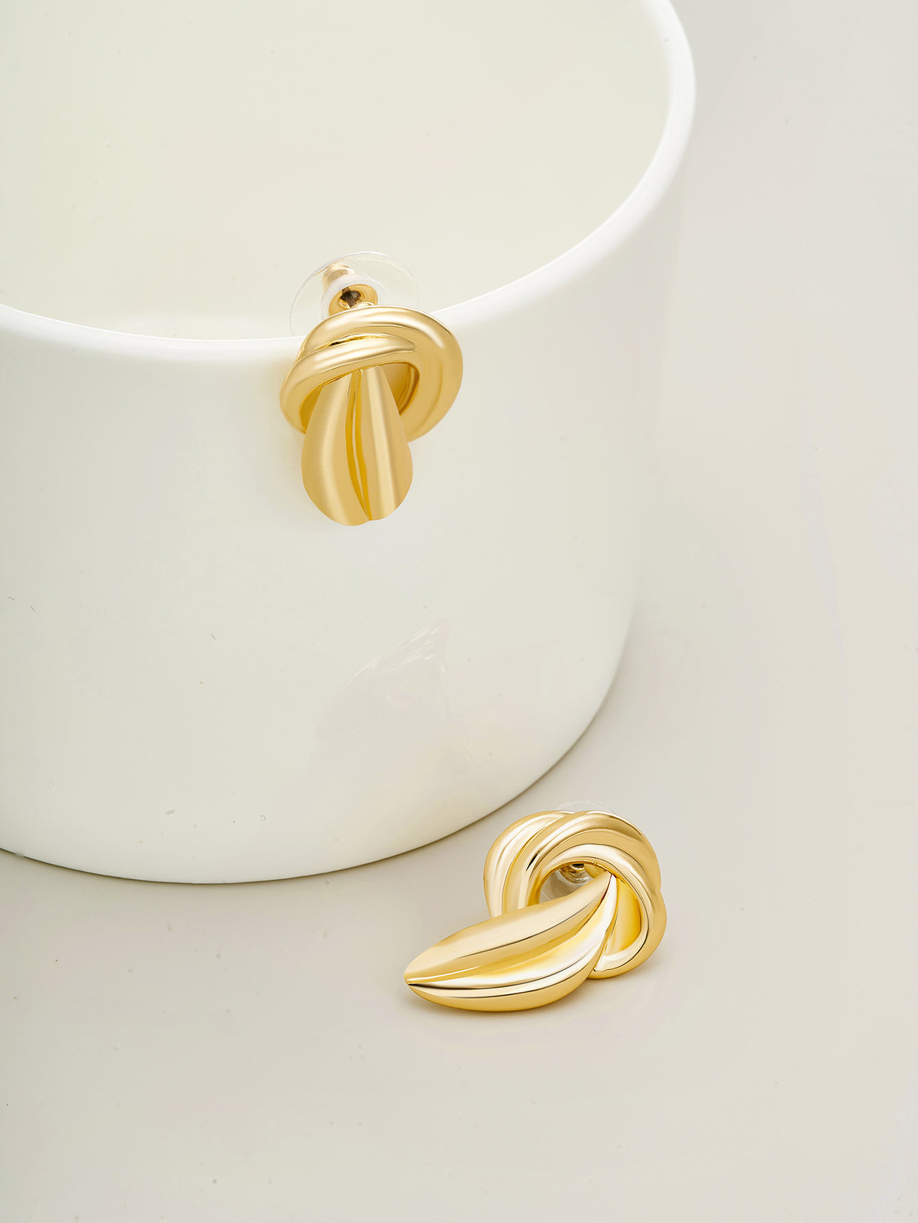 1 Pair Simple Style Leaf Plating Alloy 14k Gold Plated Ear Studs display picture 5