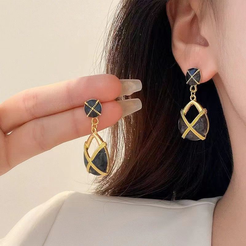 1 Pair Simple Style Artistic Square Epoxy Plating Alloy Gold Plated Drop Earrings display picture 4