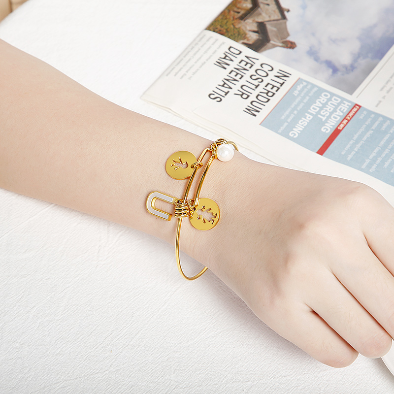 Style Simple Humain Lettre Acier Au Titane Plaqué Or 18K Coquille Bracelet En Masse display picture 1