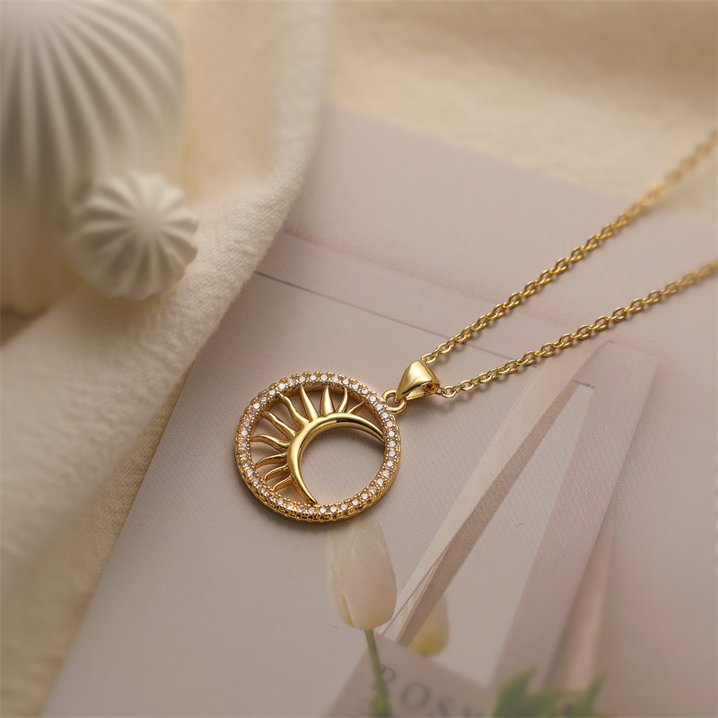 Ig Style Simple Style Star Moon Heart Shape Copper Plating Inlay Zircon Gold Plated Pendant Necklace display picture 5