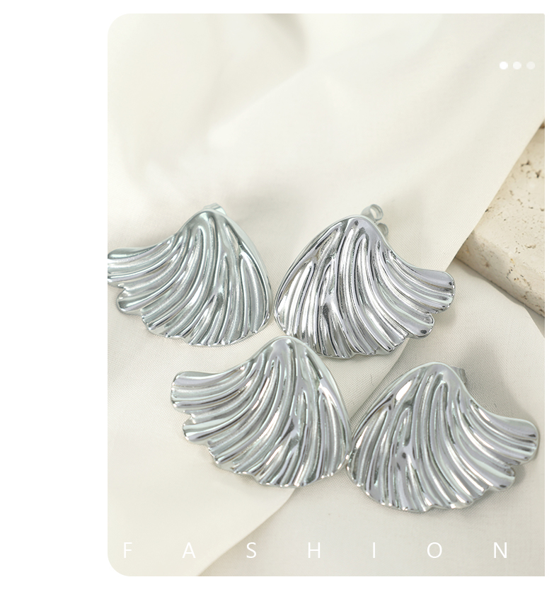 1 Pair Elegant Vintage Style Waves Shell Plating Titanium Steel 18k Gold Plated Ear Studs display picture 10