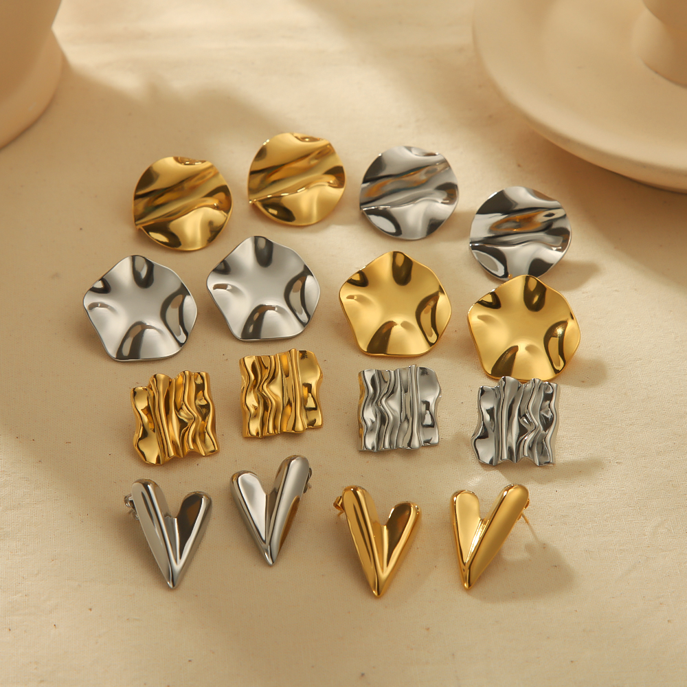 1 Pair Simple Style Quadrilateral Circle Heart Shape Polishing Plating 304 Stainless Steel 18K Gold Plated Ear Studs display picture 1