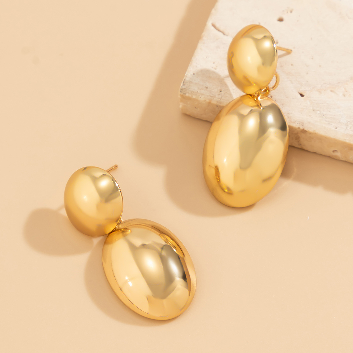 1 Pair Simple Style Shiny Oval Polishing Alloy Drop Earrings display picture 1