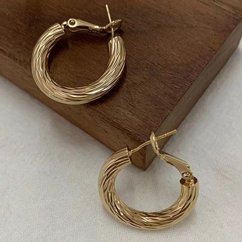 1 Pair Retro C Shape Plating Stainless Steel 18k Gold Plated Earrings display picture 5