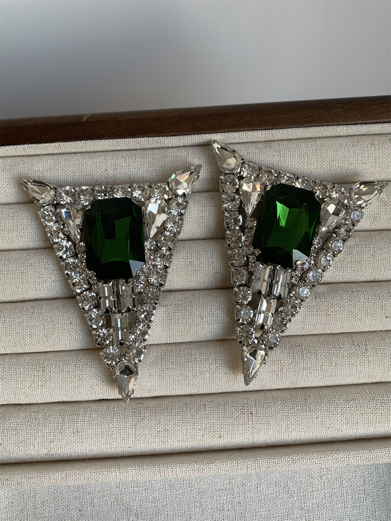 1 Pair Retro Exaggerated Triangle Plating Inlay Alloy Rhinestones Silver Plated Ear Studs display picture 11