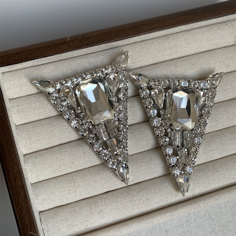 1 Par Retro Exagerado Triángulo Enchapado Embutido Aleación Diamantes De Imitación Plateado Pendientes display picture 7