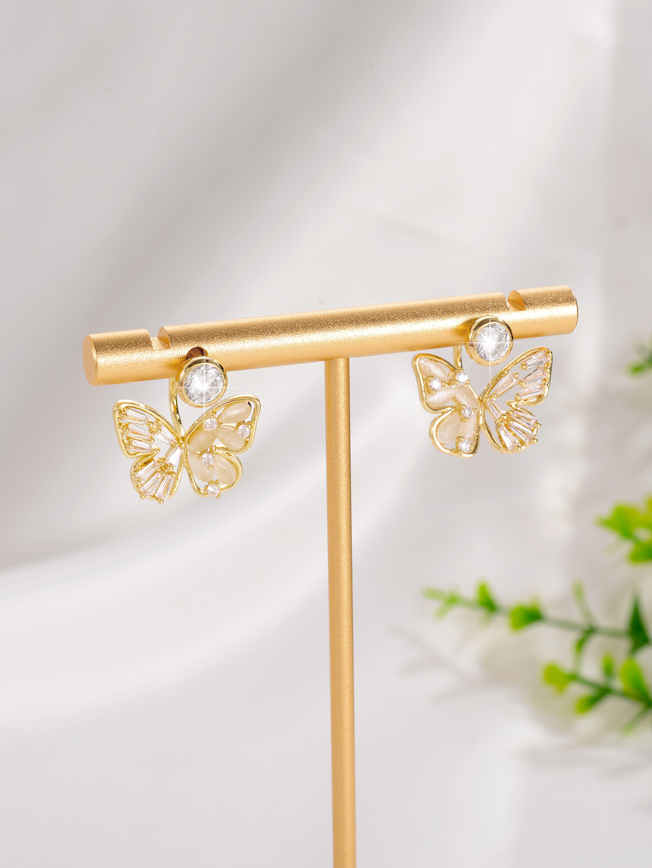 1 Pair Elegant Glam Shiny Butterfly Plating Inlay Copper Opal Zircon 18k Gold Plated Ear Studs display picture 4