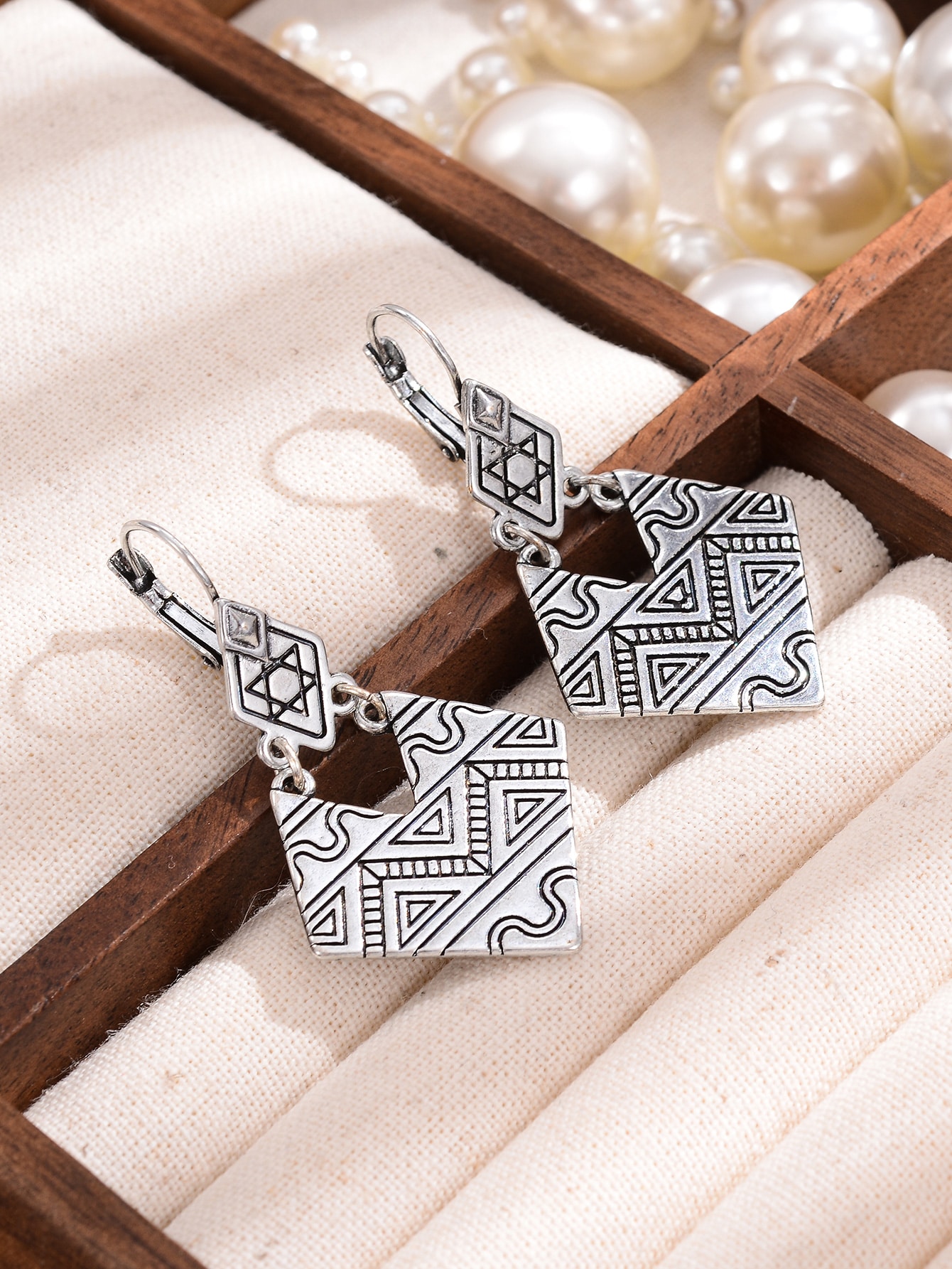 1 Pair Retro Ethnic Style Bohemian Totem Carving Alloy Drop Earrings display picture 3