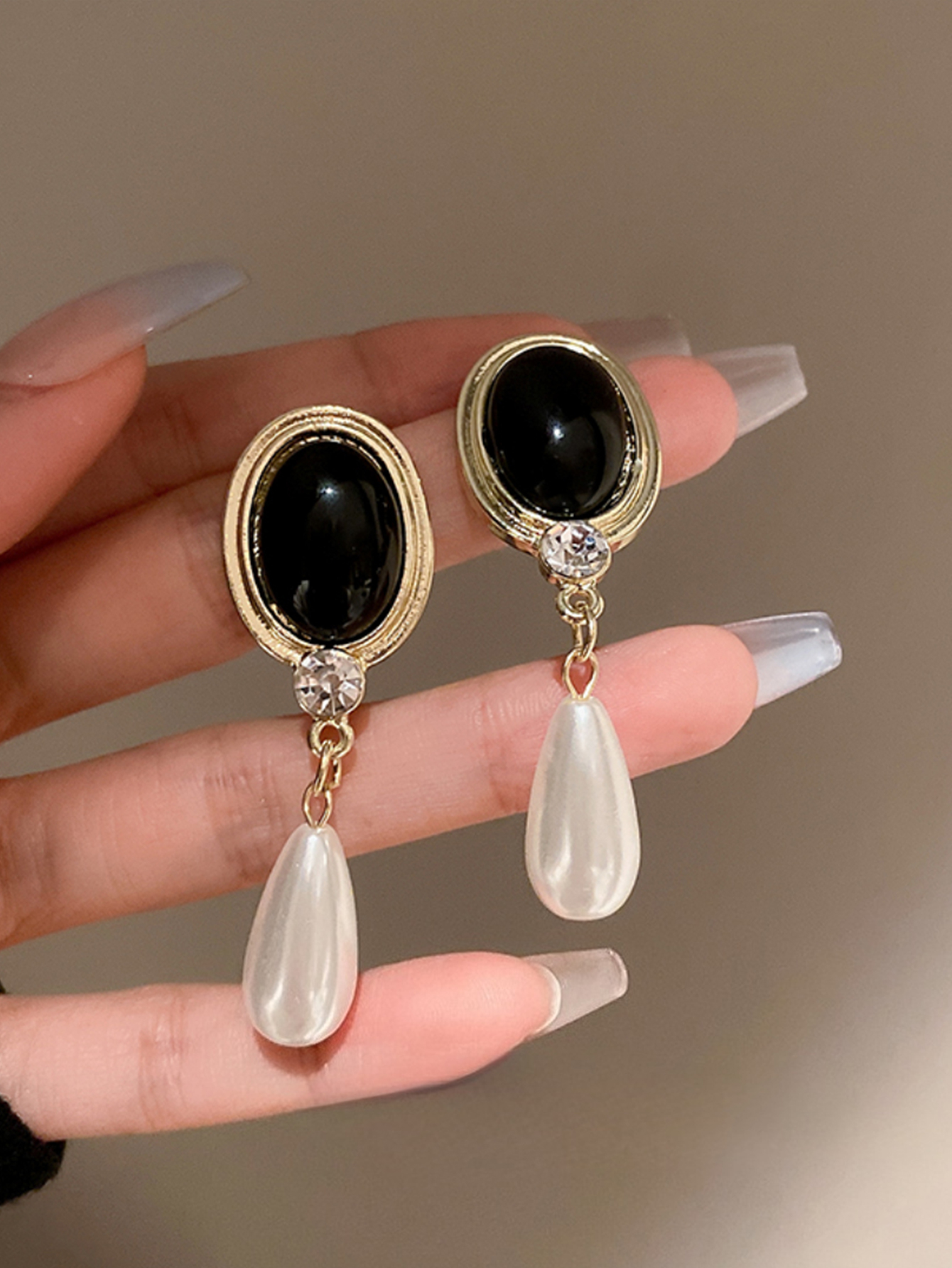 1 Pair Retro Simple Style Oval Inlay Arylic Artificial Gemstones Rhinestones Drop Earrings display picture 4