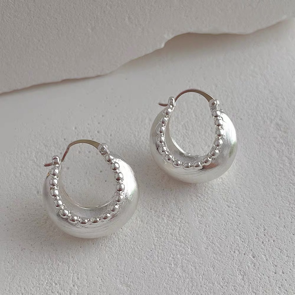 1 Pair Vintage Style Semicircle Solid Color Alloy Earrings display picture 4