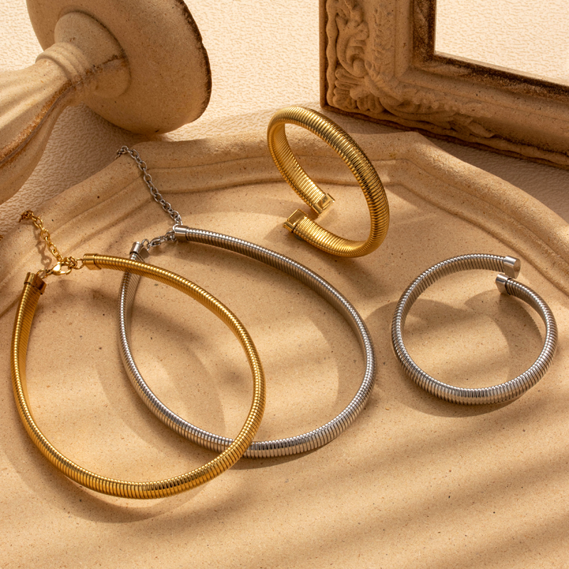 Einfacher Stil Runden Einfarbig Rostfreier Stahl Überzug 18 Karat Vergoldet Armbänder Halskette display picture 9