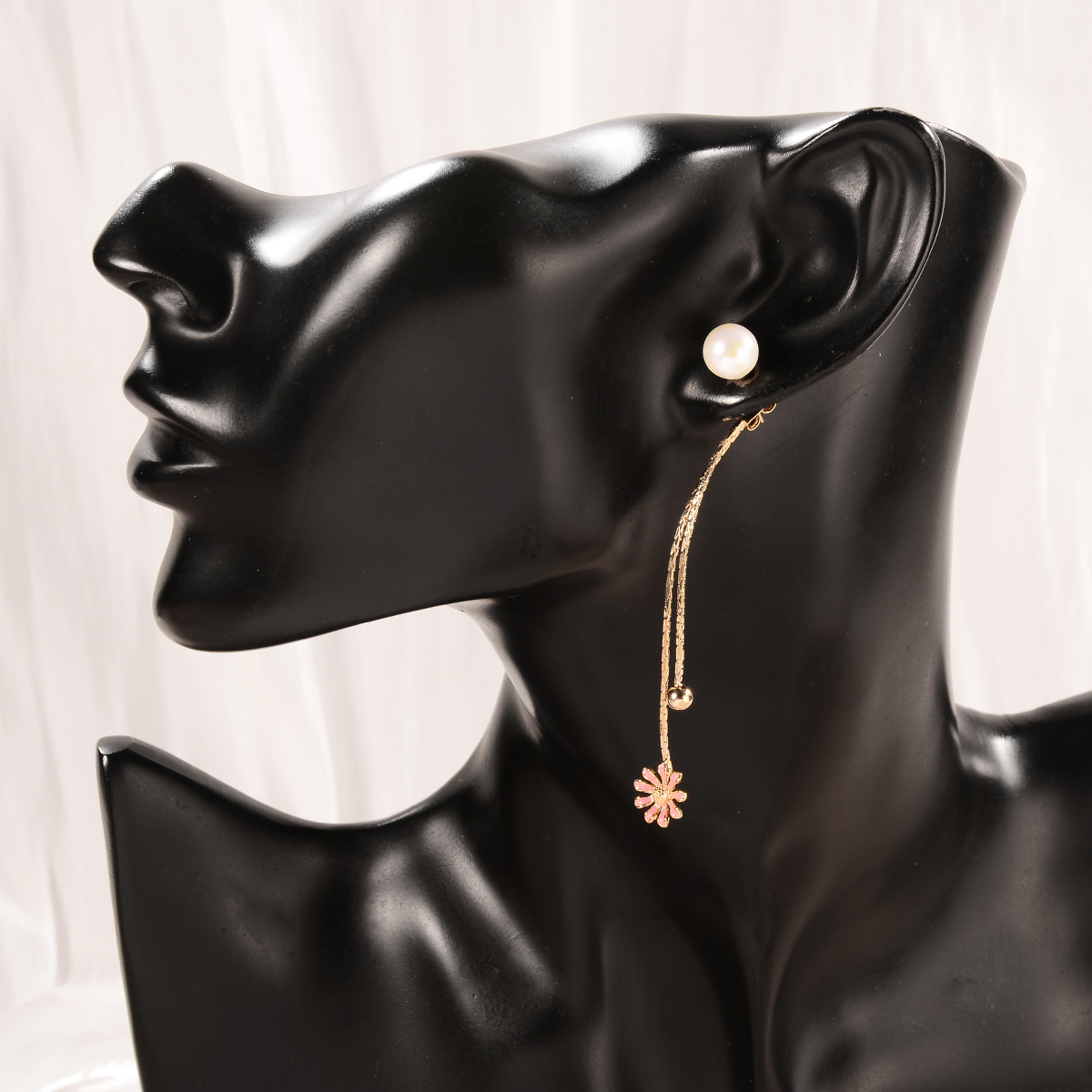 1 Pair Elegant Shiny Geometric Tassel Tassel Plating Inlay Copper Pearl Zircon 18k Gold Plated Drop Earrings display picture 17