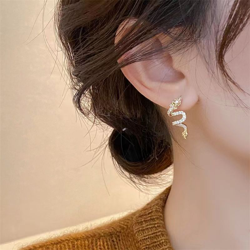 1 Pair Romantic Simple Style Dragon Plating Inlay Alloy Rhinestones Gold Plated Silver Plated Ear Studs display picture 1