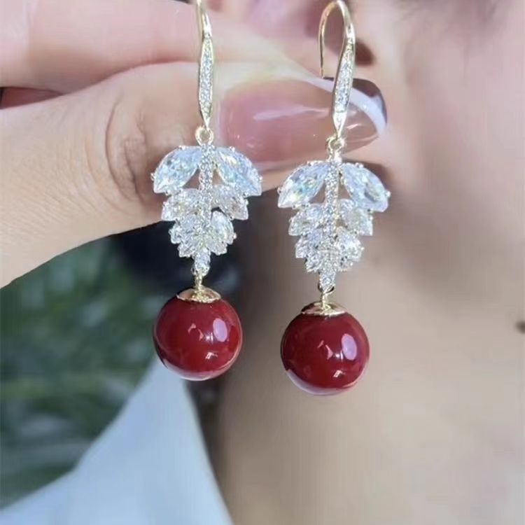 1 Pair Sweet Maple Leaf Plating Inlay Alloy Artificial Pearls Zircon Gold Plated Drop Earrings display picture 1