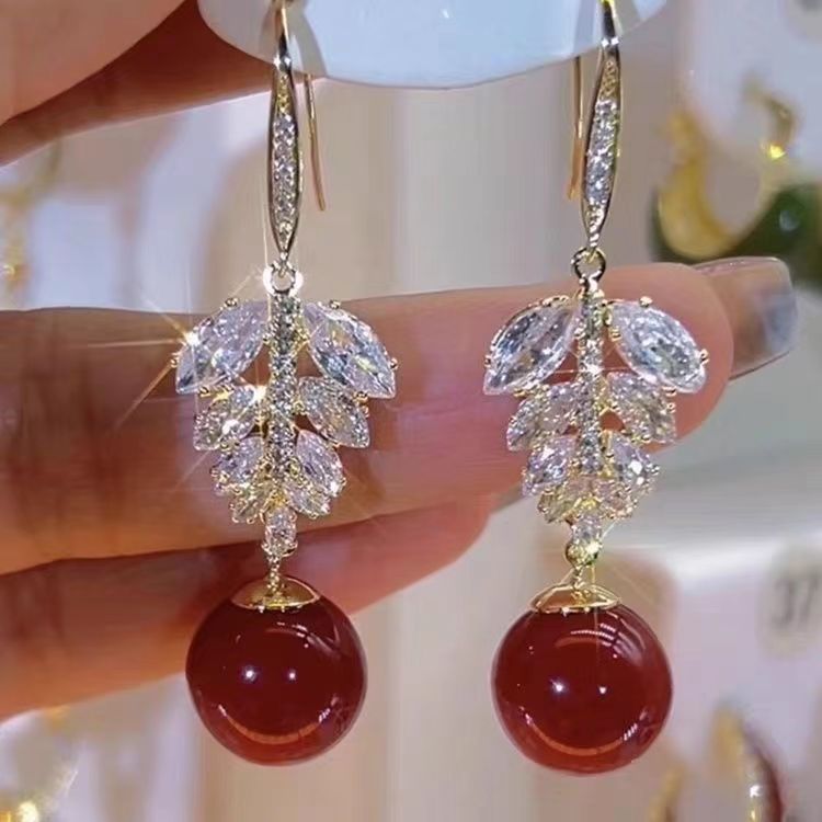 1 Pair Sweet Maple Leaf Plating Inlay Alloy Artificial Pearls Zircon Gold Plated Drop Earrings display picture 2