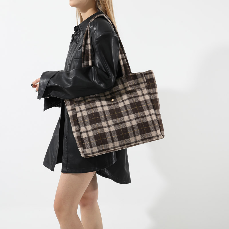 Women's Woolen Plaid Vintage Style Classic Style Sewing Thread Square Zipper Underarm Bag display picture 12