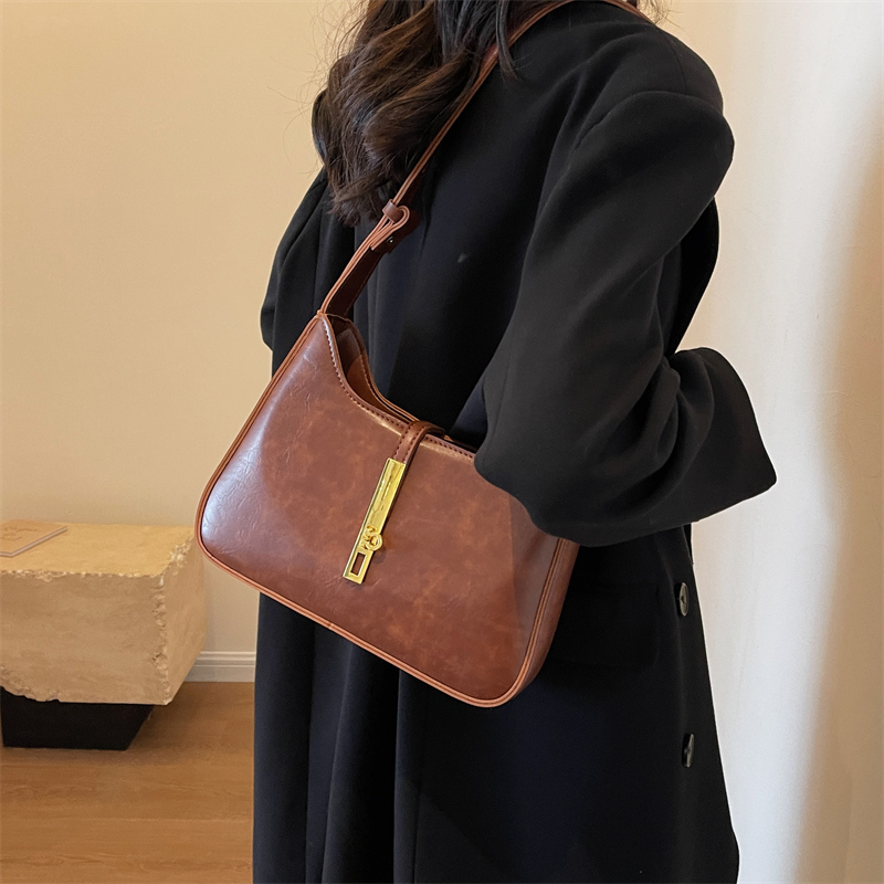 Women's Solid Color Vintage Style Square Lock Clasp Crossbody Bag display picture 7