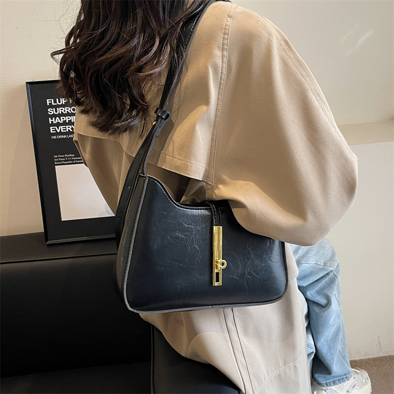 Women's Solid Color Vintage Style Square Lock Clasp Crossbody Bag display picture 8