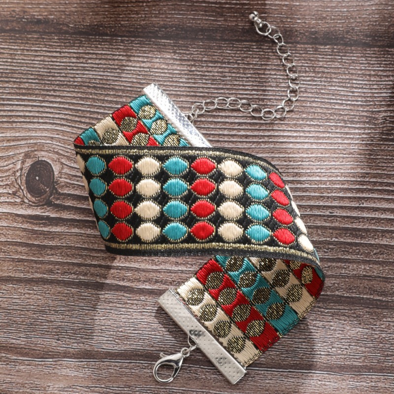Retro Ethnic Style Rhombus Polyester Metal Embroidery Handmade Women's Bracelets Necklace display picture 4