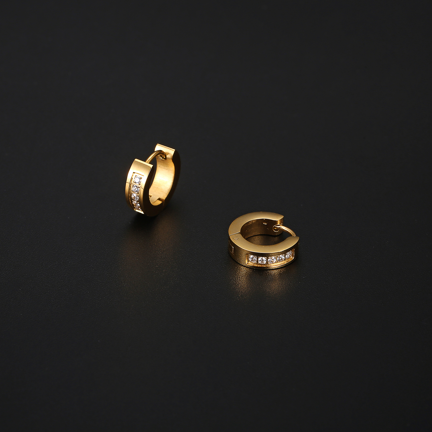 1 Pair IG Style Elegant Simple Style Geometric Plating Inlay 304 Stainless Steel Rhinestones 18K Gold Plated Hoop Earrings display picture 6