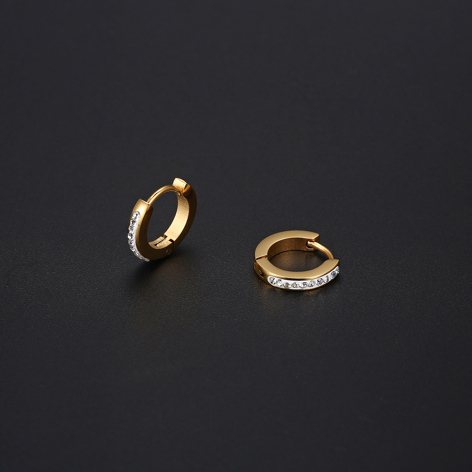 1 Pair IG Style Elegant Simple Style Geometric Plating Inlay 304 Stainless Steel Rhinestones 18K Gold Plated Hoop Earrings display picture 1