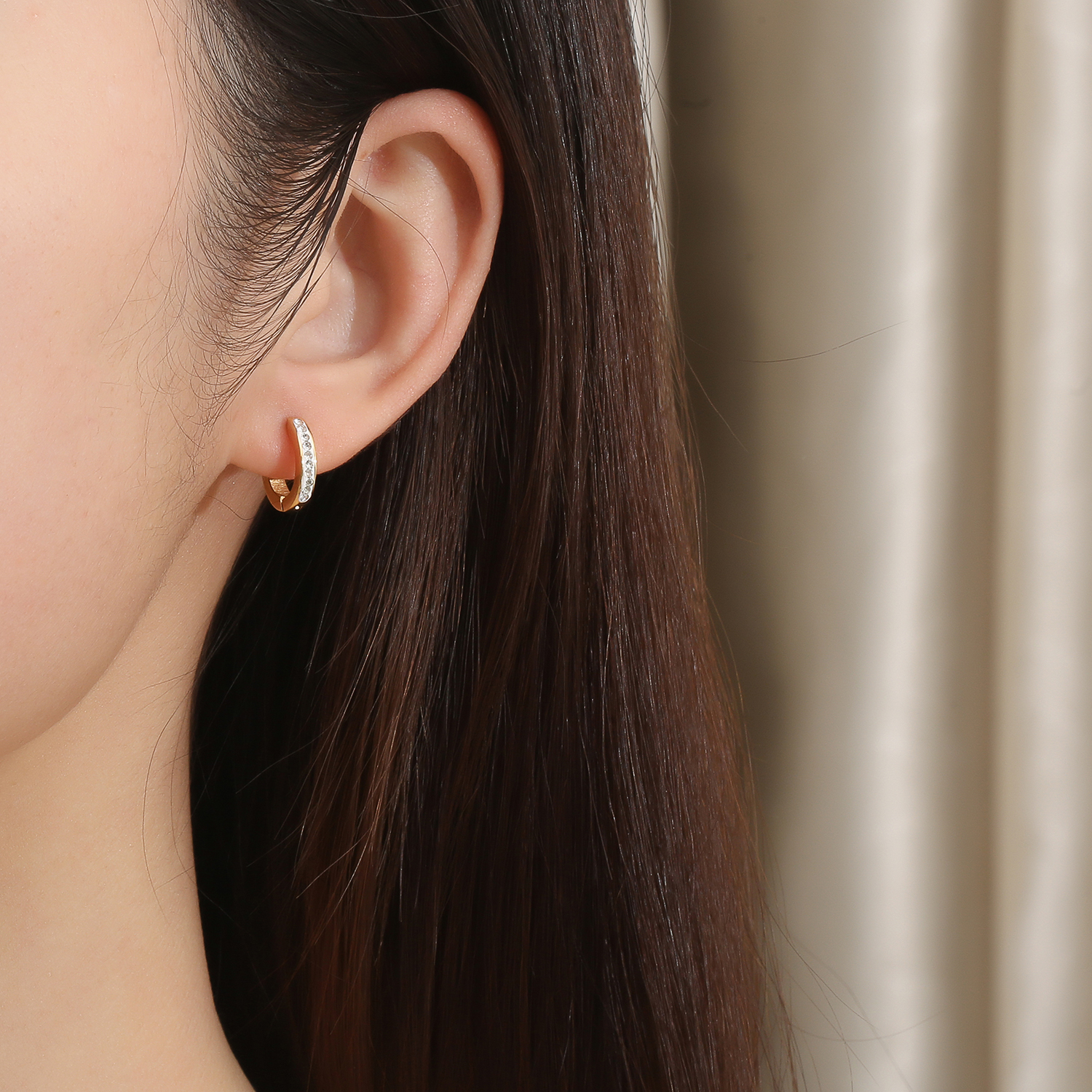 1 Pair IG Style Elegant Simple Style Geometric Plating Inlay 304 Stainless Steel Rhinestones 18K Gold Plated Hoop Earrings display picture 2
