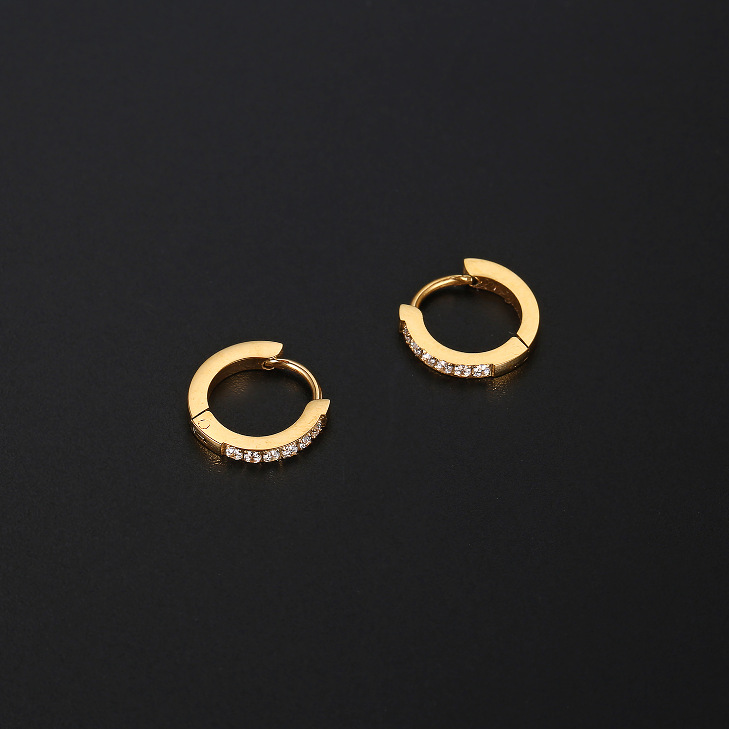 1 Pair IG Style Elegant Simple Style Geometric Plating Inlay 304 Stainless Steel Rhinestones 18K Gold Plated Hoop Earrings display picture 3