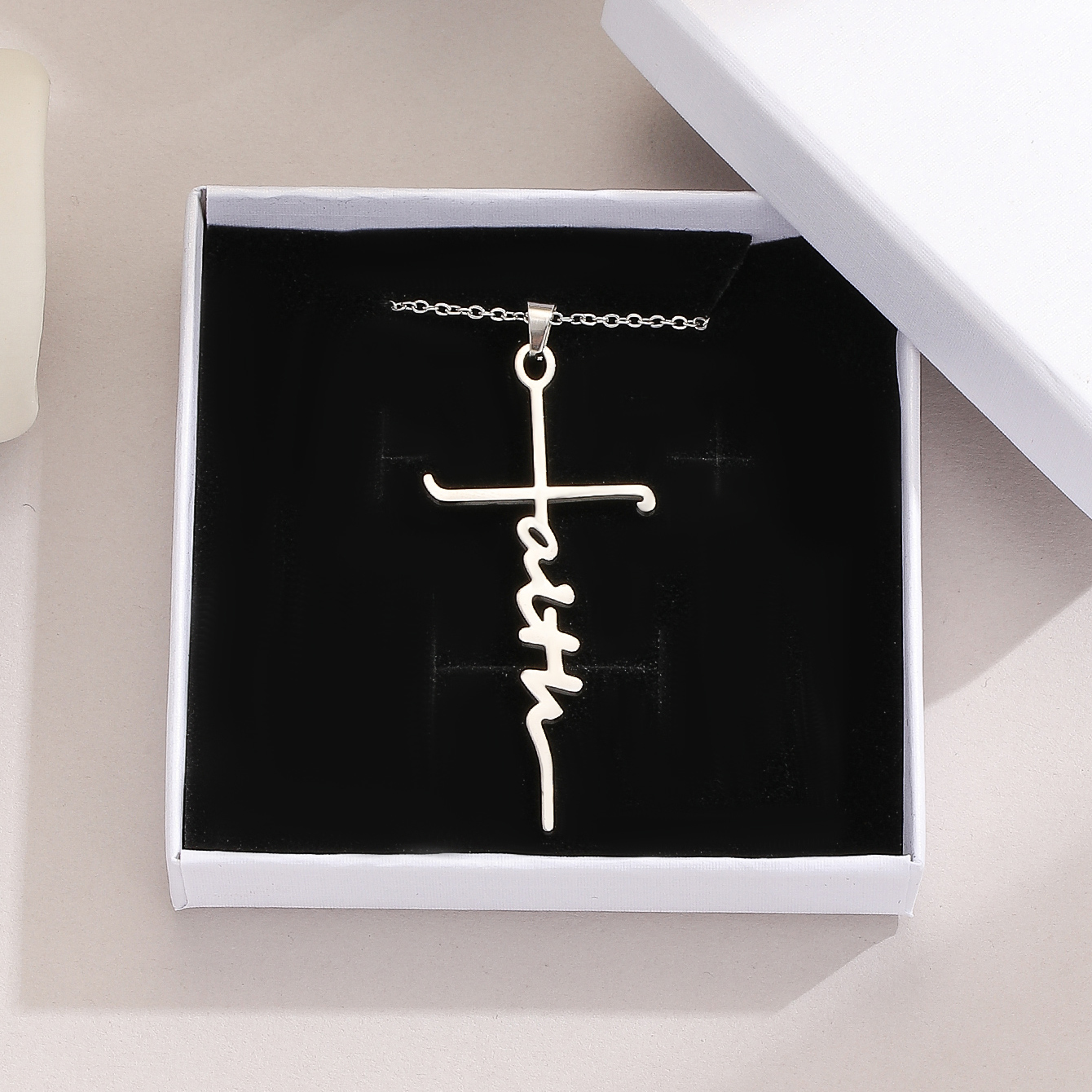 Einfacher Stil Kreuzen Brief Rostfreier Stahl Halskette Mit Anhänger display picture 1