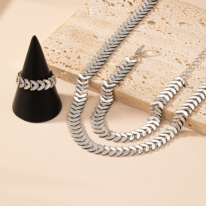 Elegant Simple Style Grain Ferroalloy Women's Rings Bracelets Necklace display picture 2
