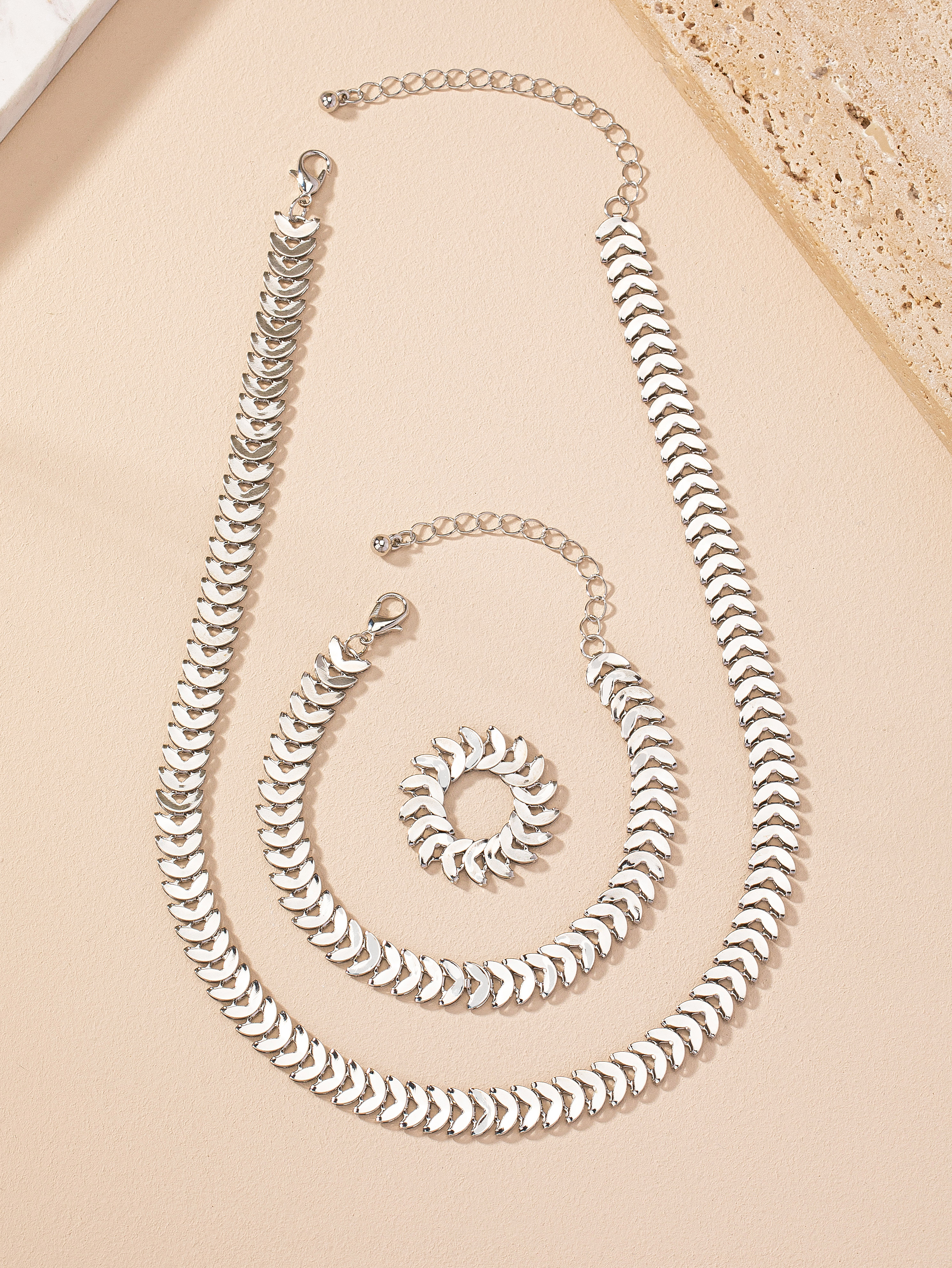 Elegant Simple Style Grain Ferroalloy Women's Rings Bracelets Necklace display picture 4