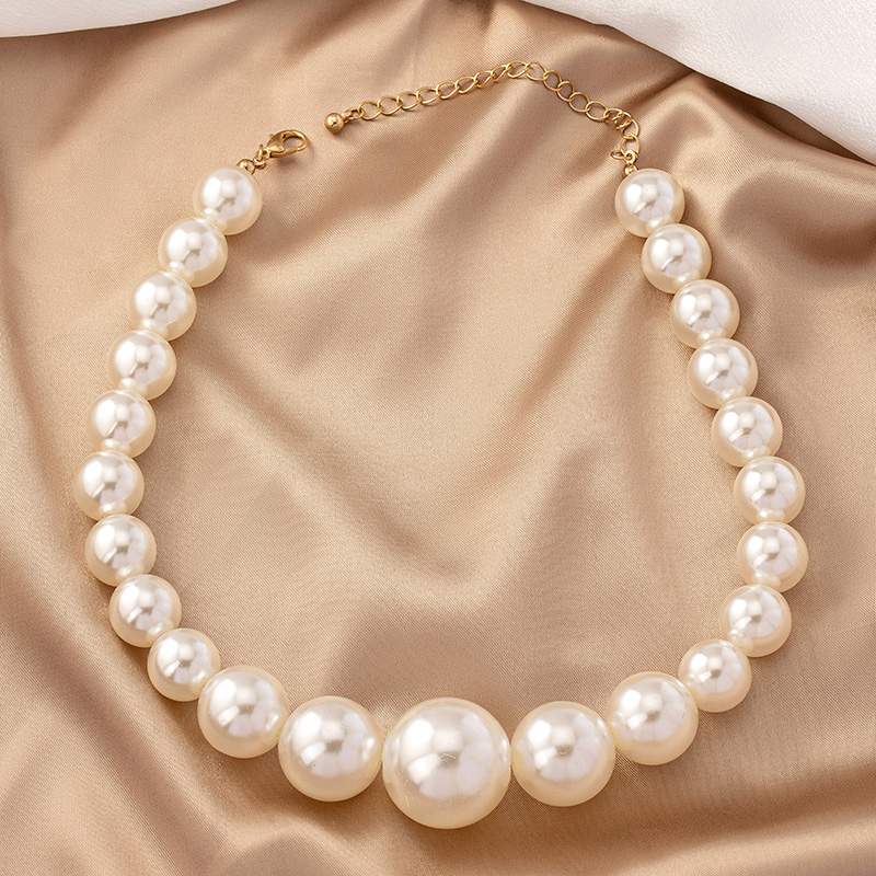Elegant Round Imitation Pearl Beaded Women's Pendant Necklace display picture 10