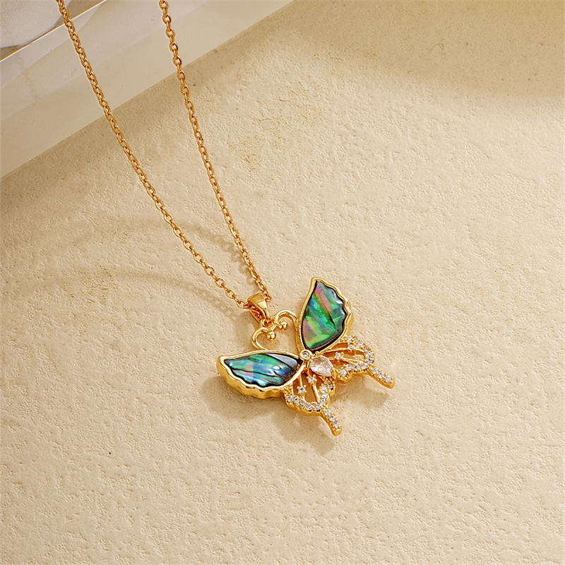 Wholesale IG Style Vintage Style Starry Sky Heart Shape Butterfly 304 Stainless Steel Copper Plating Inlay K Gold Plated Zircon Charms Necklace display picture 3
