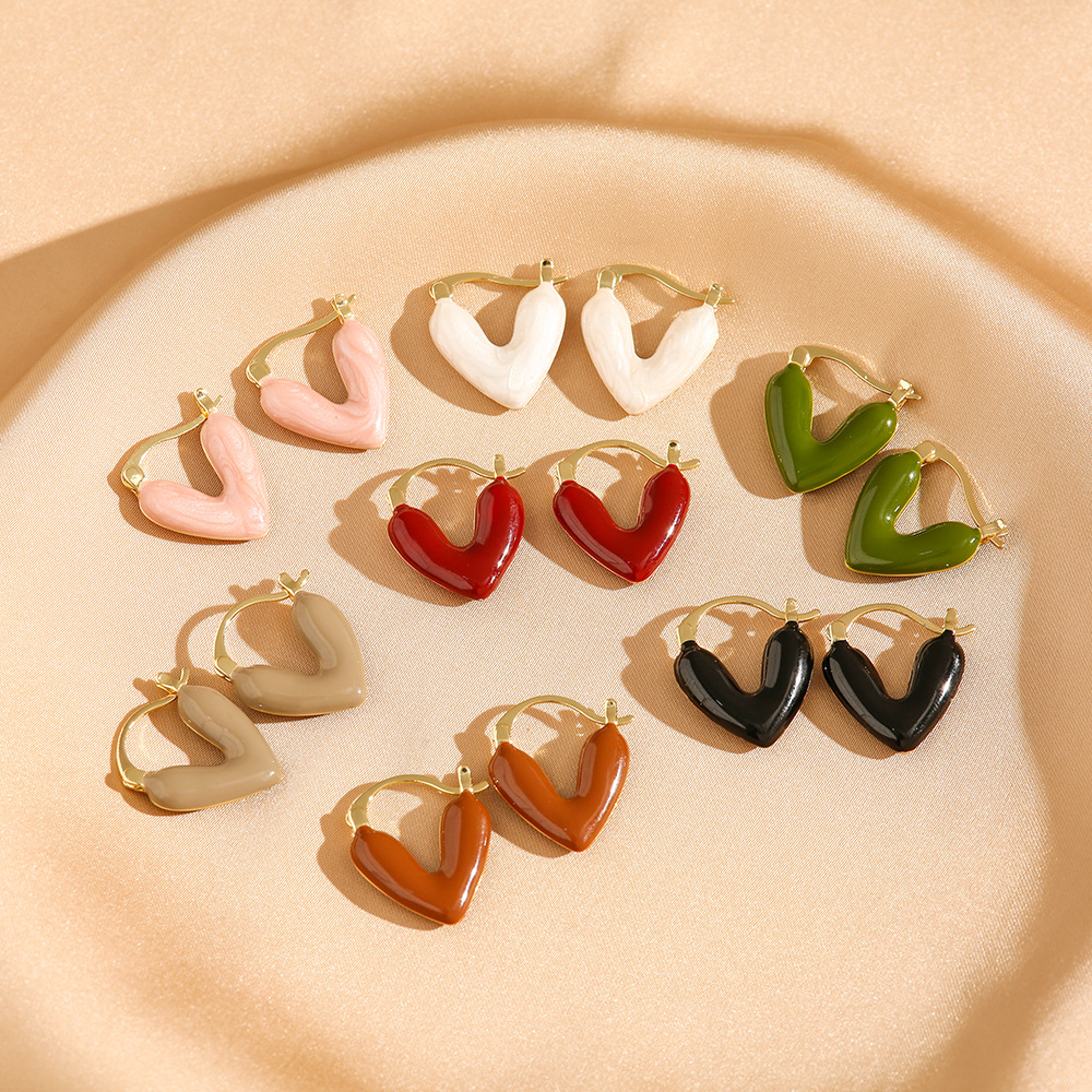 1 Pair Elegant Retro Heart Shape Enamel Plating Copper Resin 18K Gold Plated Earrings display picture 1