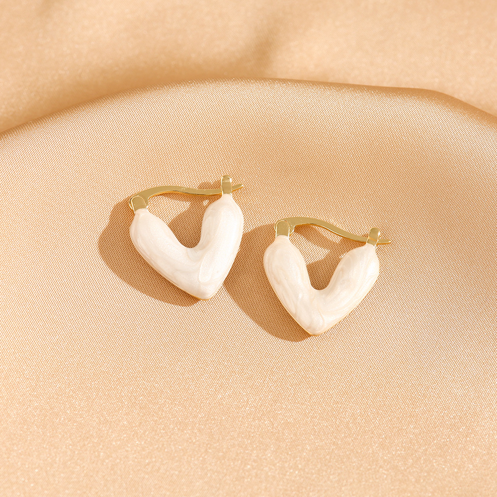1 Pair Elegant Retro Heart Shape Enamel Plating Copper Resin 18K Gold Plated Earrings display picture 2