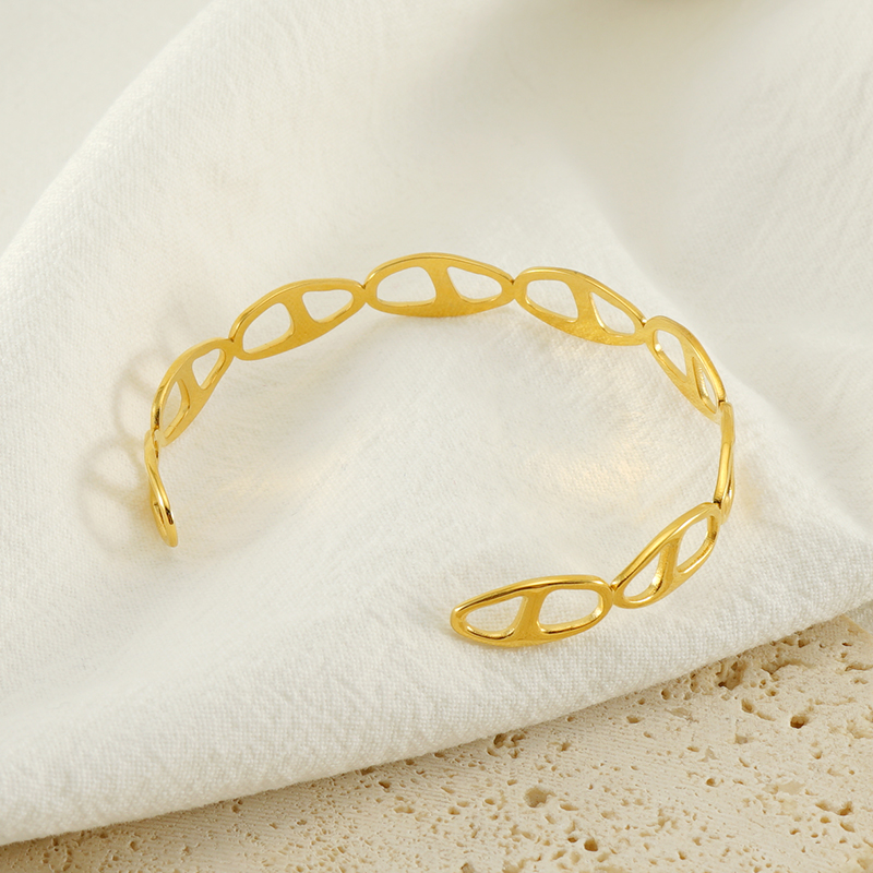 Simple Style Heart Shape Solid Color 304 Stainless Steel 18K Gold Plated Titanium Steel Bangle In Bulk display picture 7