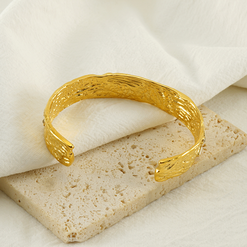 Elegant Retro Eye 304 Stainless Steel 18K Gold Plated Natural Stone Zircon Bangle In Bulk display picture 6